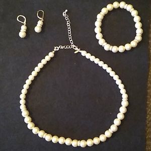 Earrings bracelet necklace